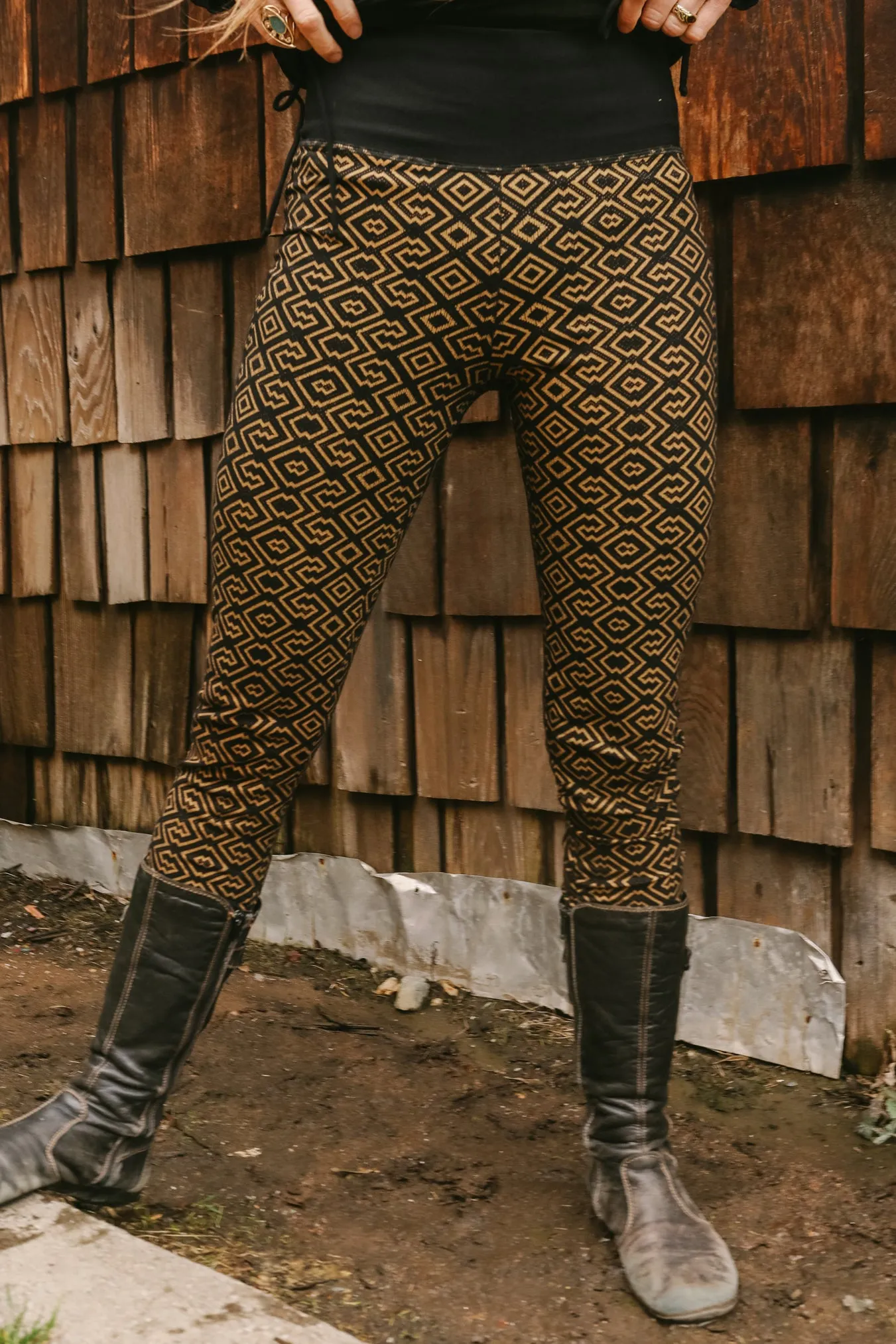 Amazonia Leggings - Black/Gold