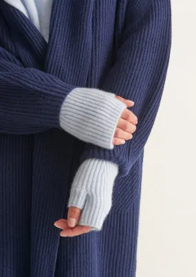 Cashmere Mitt in Whisper Blue