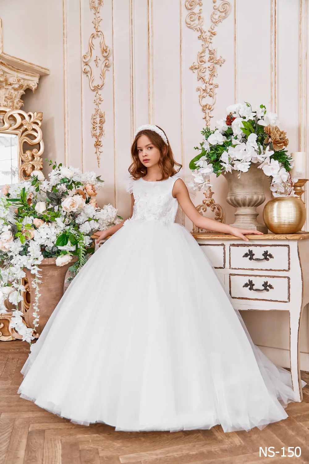 Classy V-cut back Flower Girl Dresses