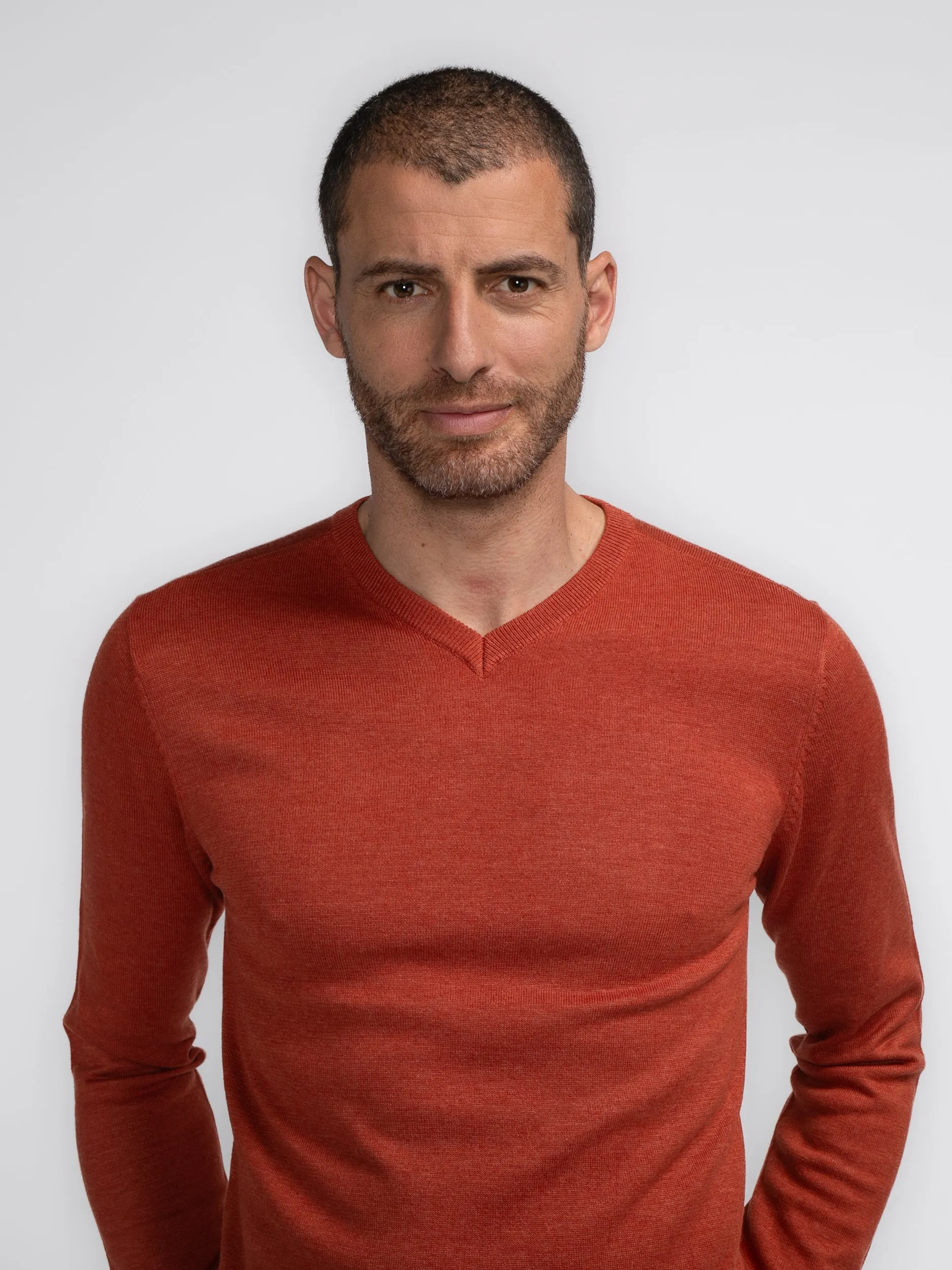 Fine-knit V-neck Sweater Atka