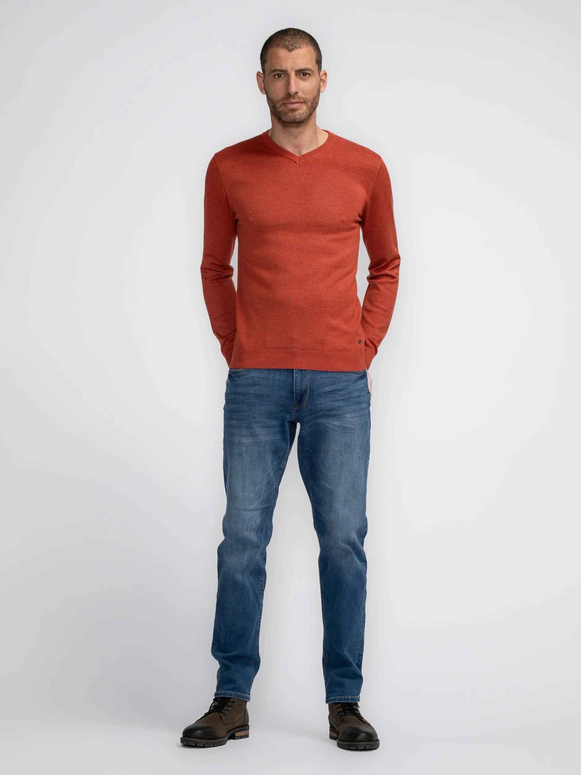 Fine-knit V-neck Sweater Atka