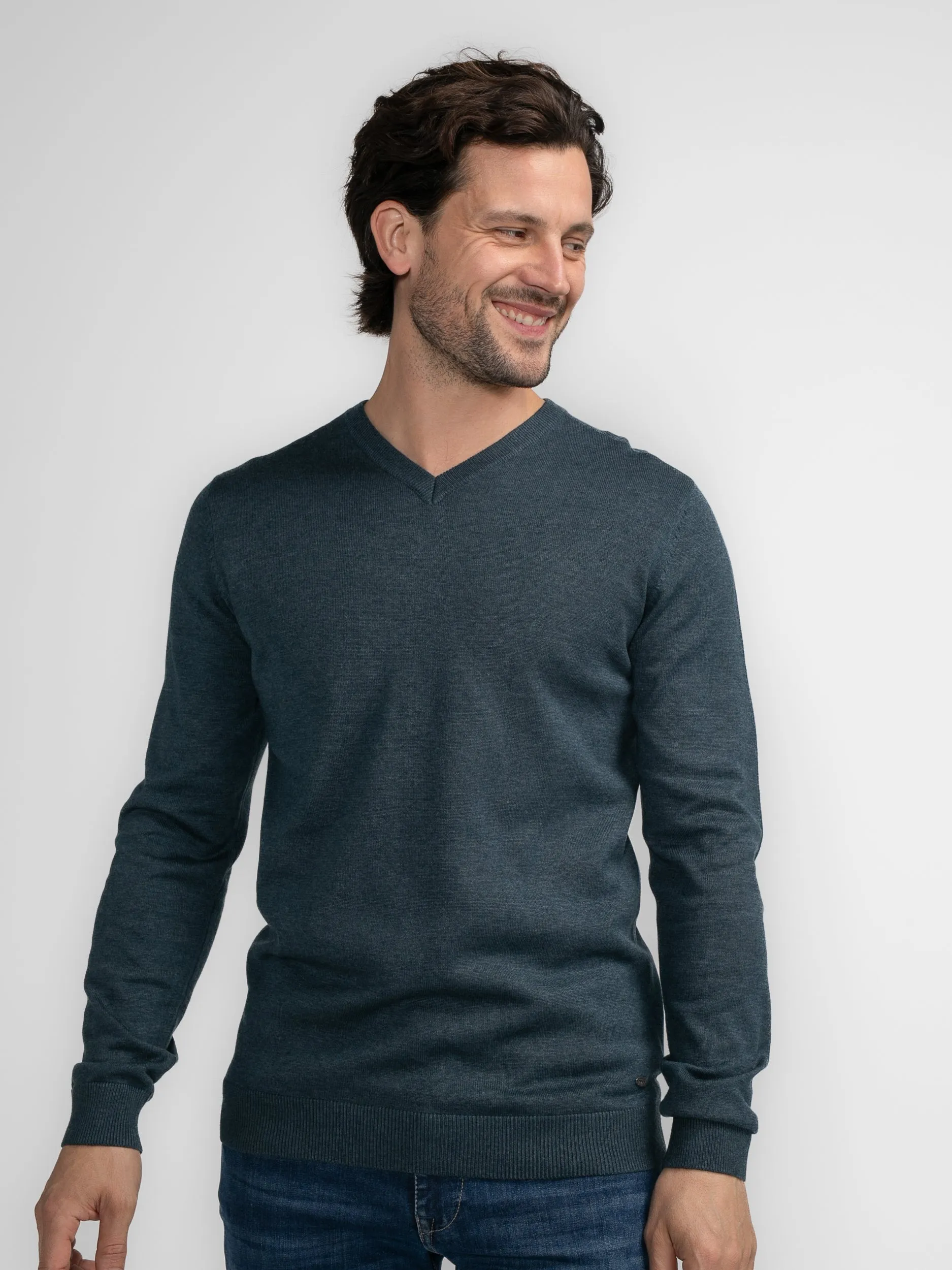 Fine-knit V-neck Sweater Atka