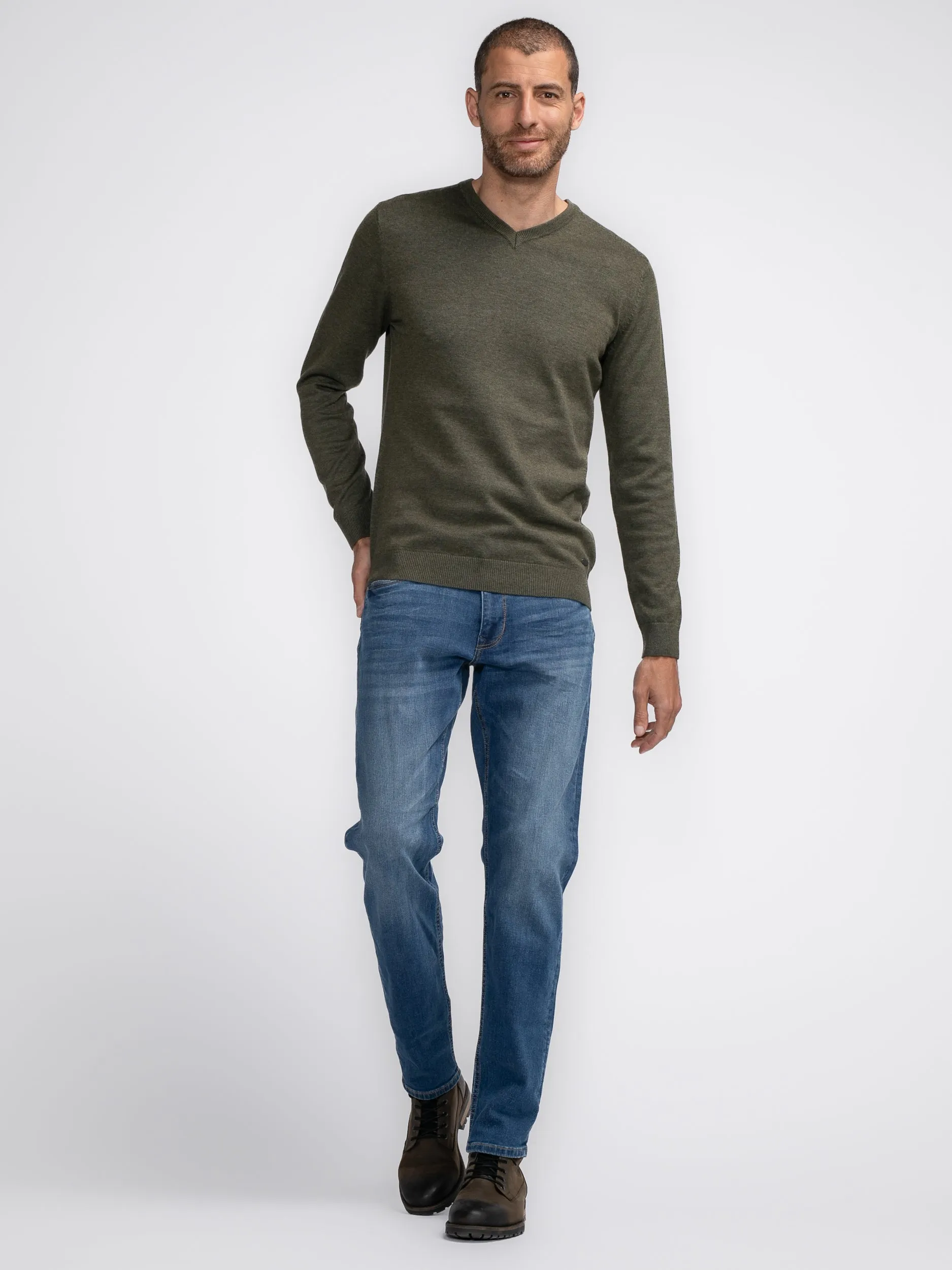 Fine-knit V-neck Sweater Atka