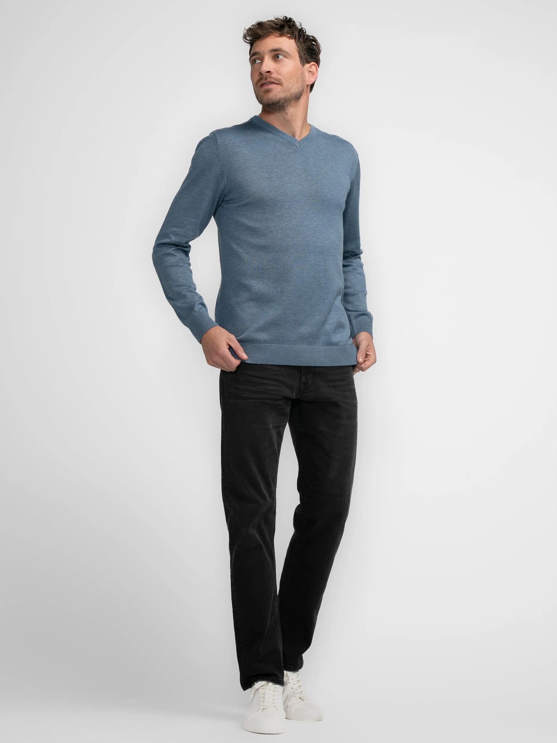 Fine-knit V-neck Sweater Atka