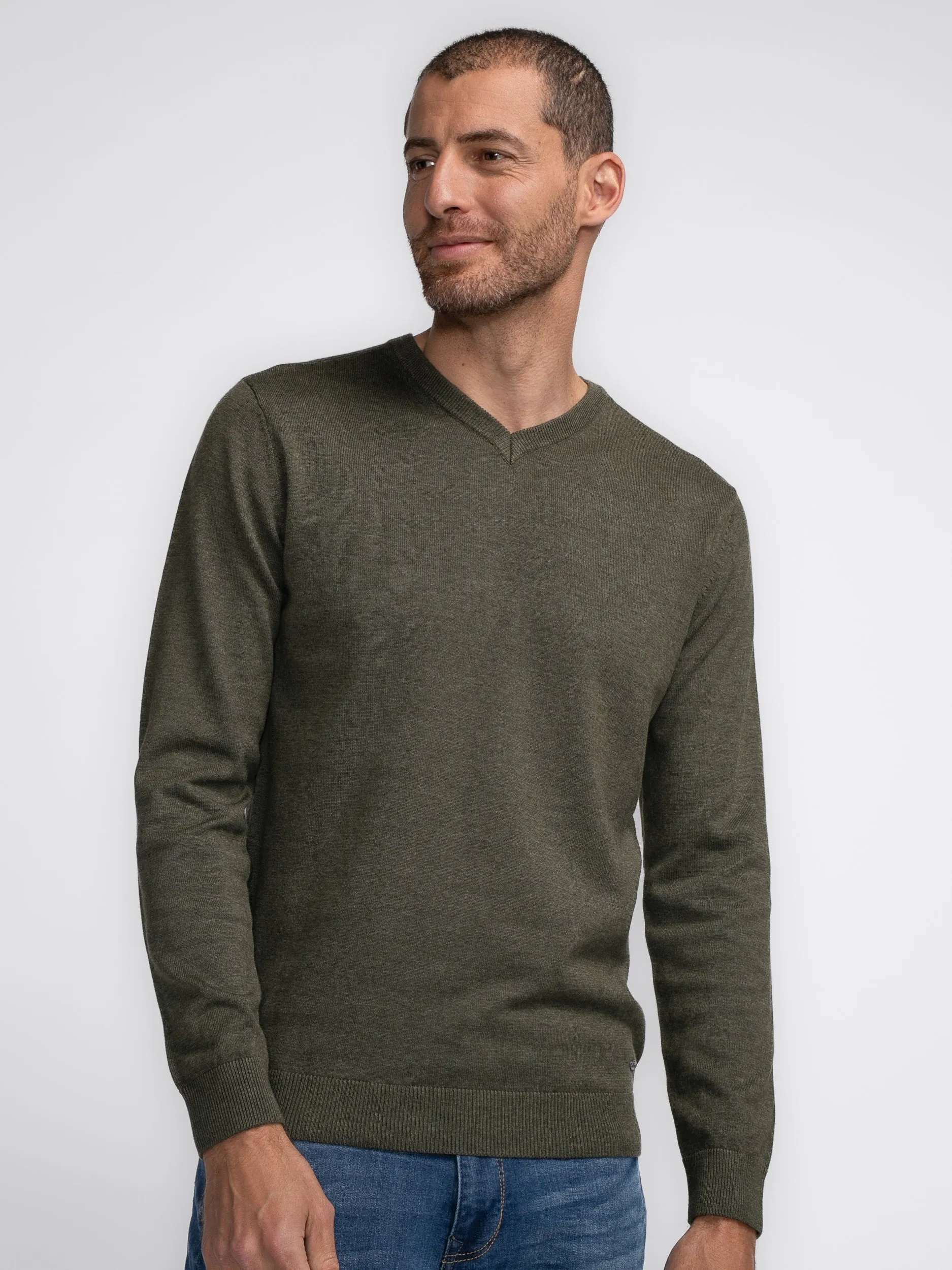 Fine-knit V-neck Sweater Atka