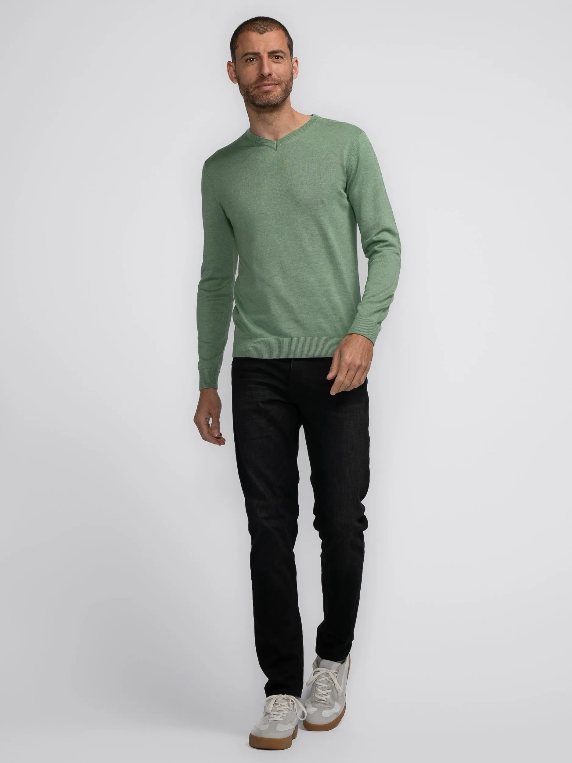 Fine-knit V-neck Sweater Atka