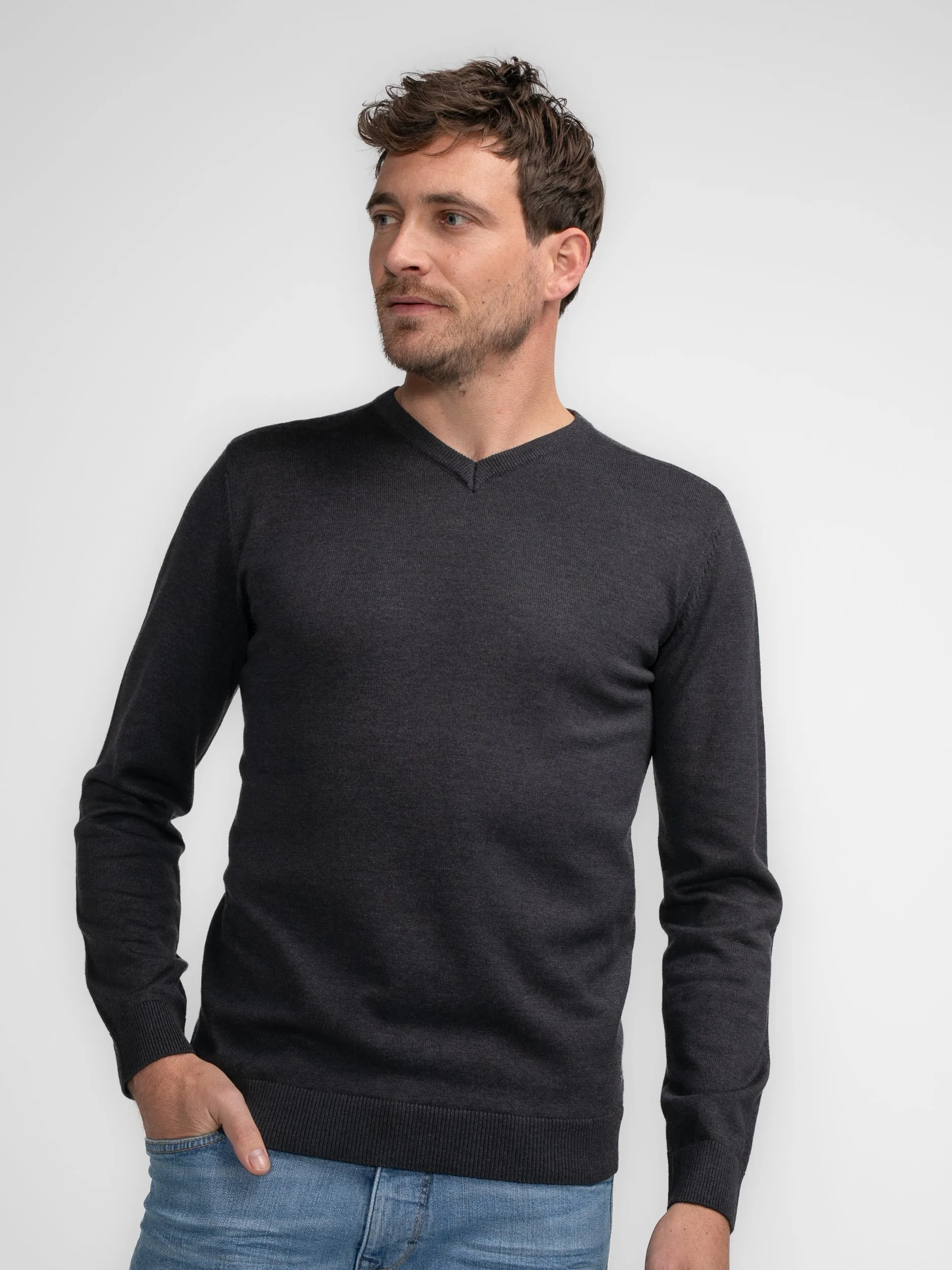 Fine-knit V-neck Sweater Atka