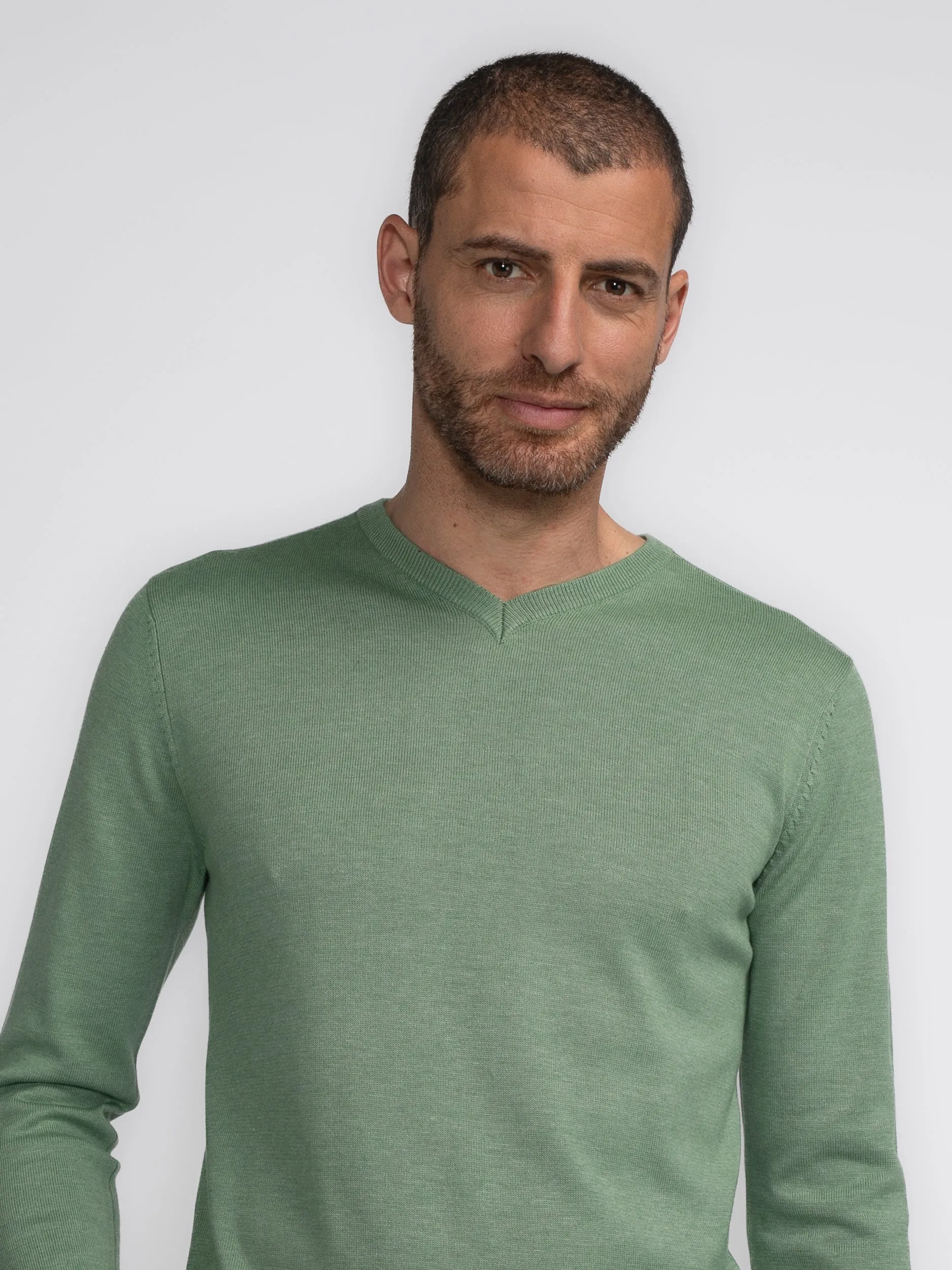 Fine-knit V-neck Sweater Atka