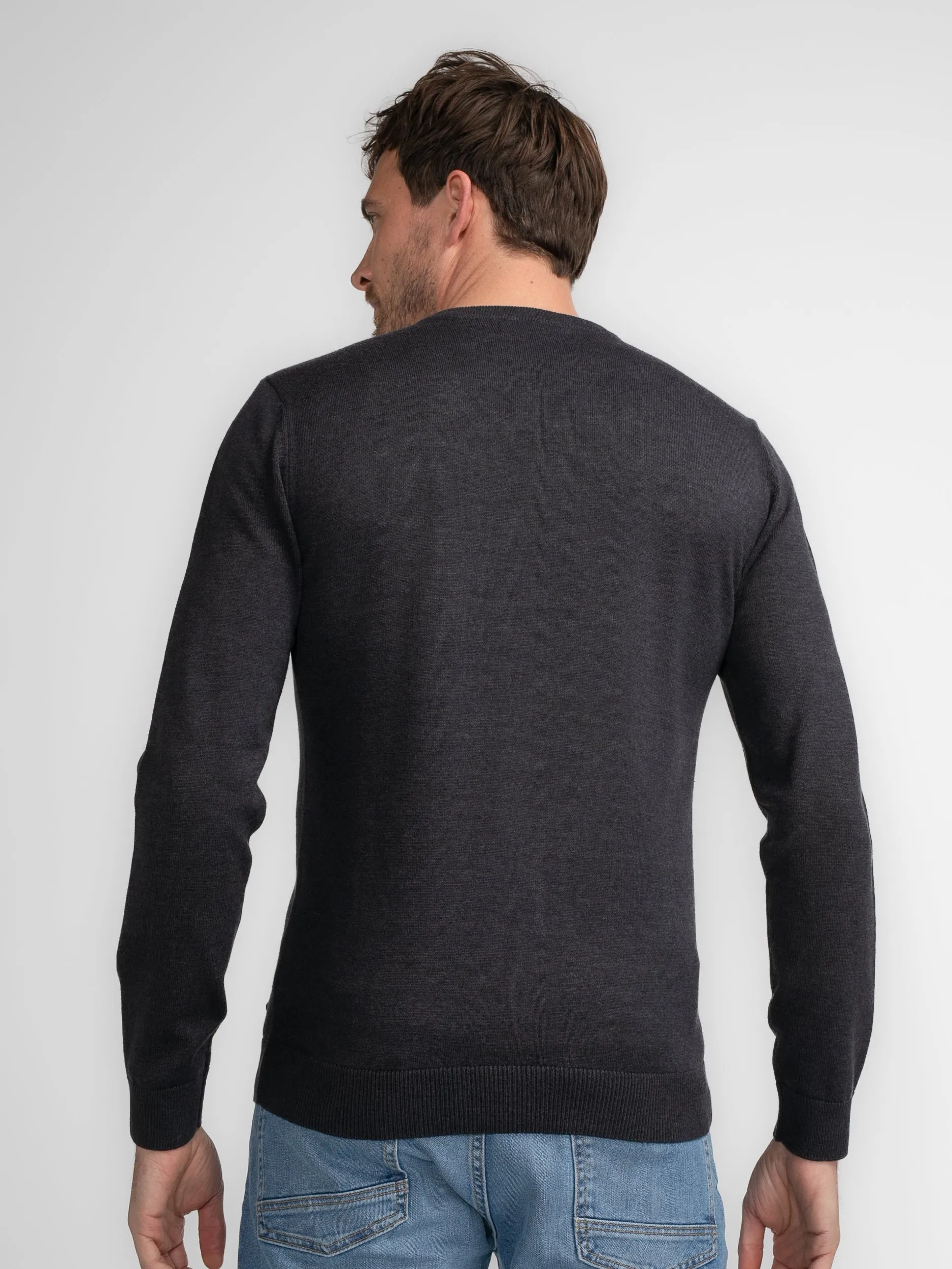 Fine-knit V-neck Sweater Atka