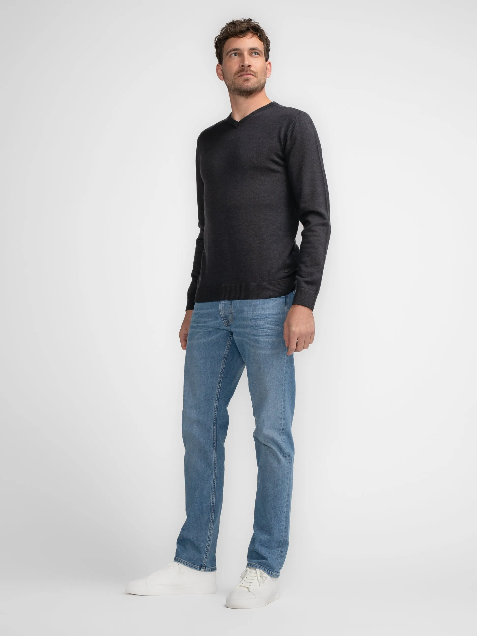 Fine-knit V-neck Sweater Atka