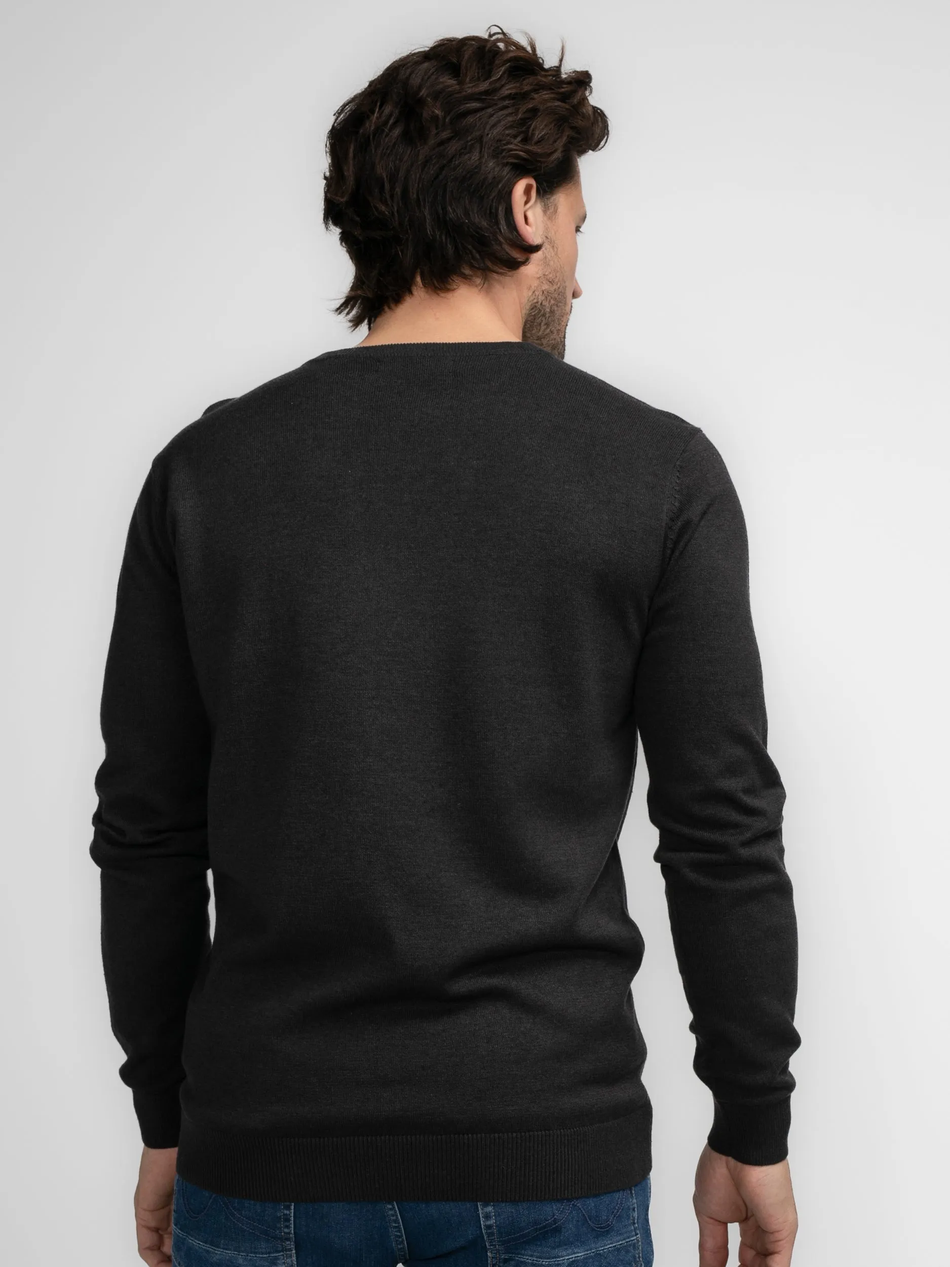 Fine-knit V-neck Sweater Atka