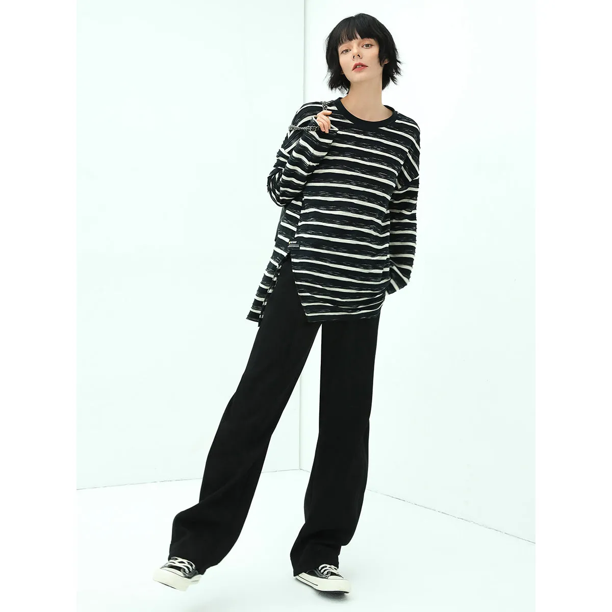 Loose Long Sleeve Striped Tee with Side Slit