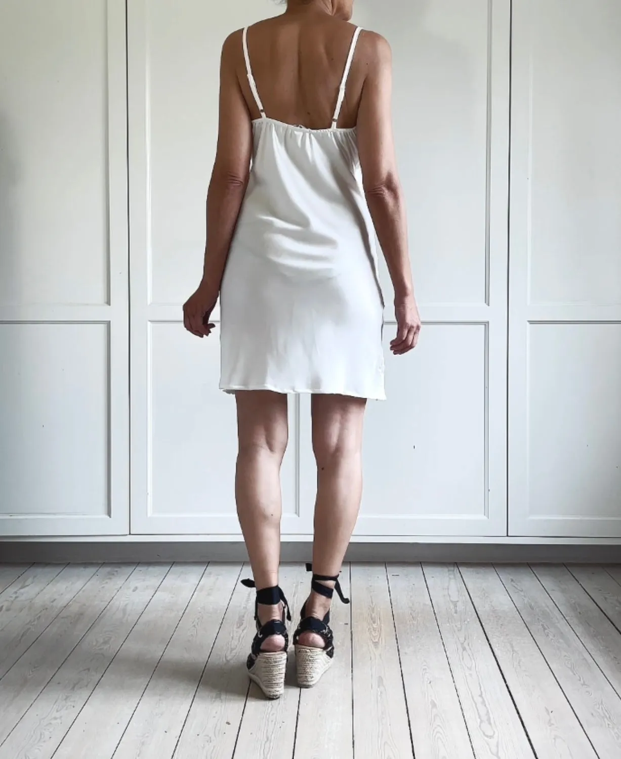 SHORT SLIP IN DRESS - WHITE