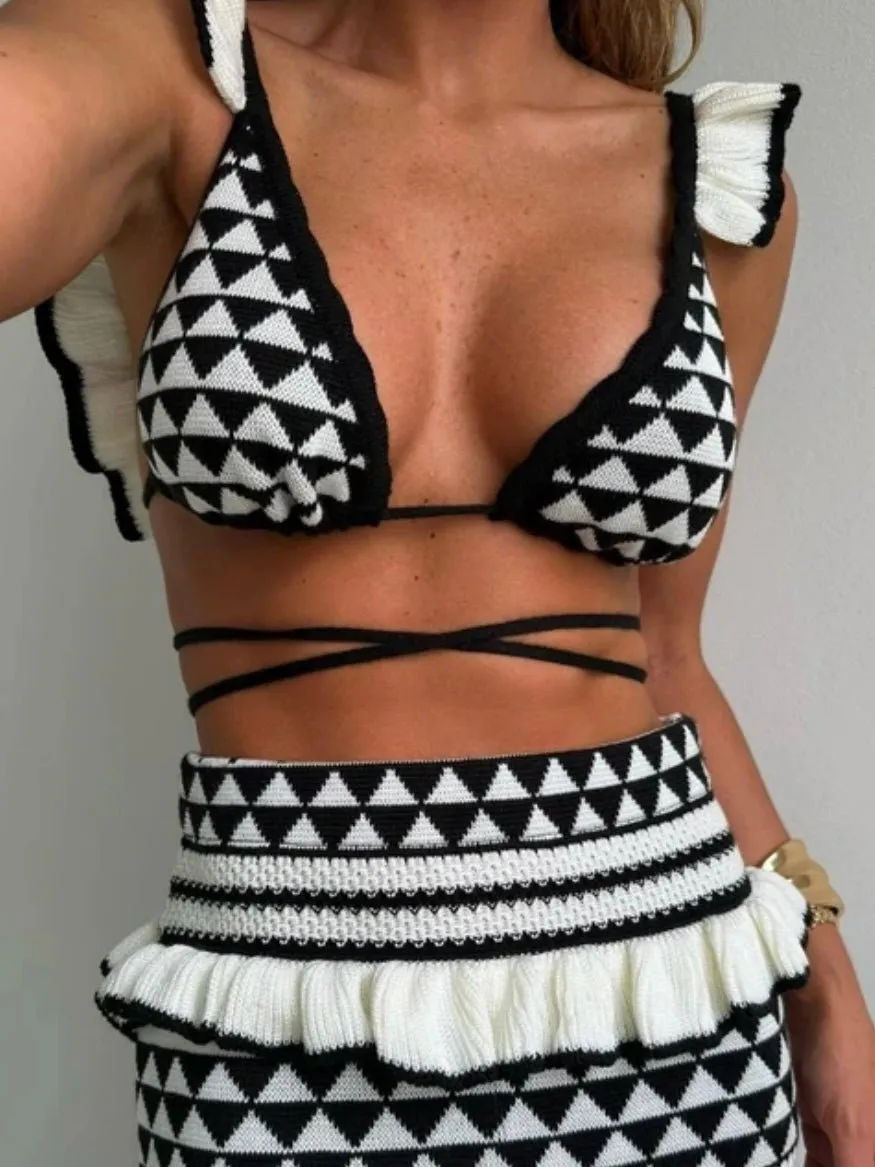 White and black details set top and tube skirt